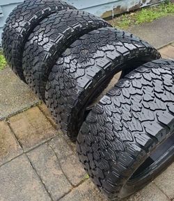 Set of Tires 33x12.50R20