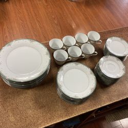 Noritake Greenbrier China Plate Set 