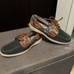 New Sperry top sider ladies shoes. Memory foam. Very comfortable. And very pretty. Beautiful flowery pattern, leather shoe lace and suede. Lots of nic