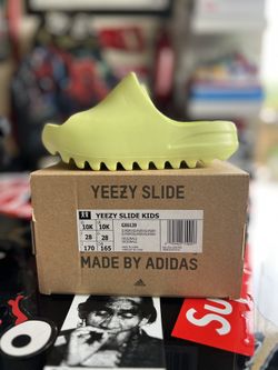 Yeezy Slide Glow Green size 10K