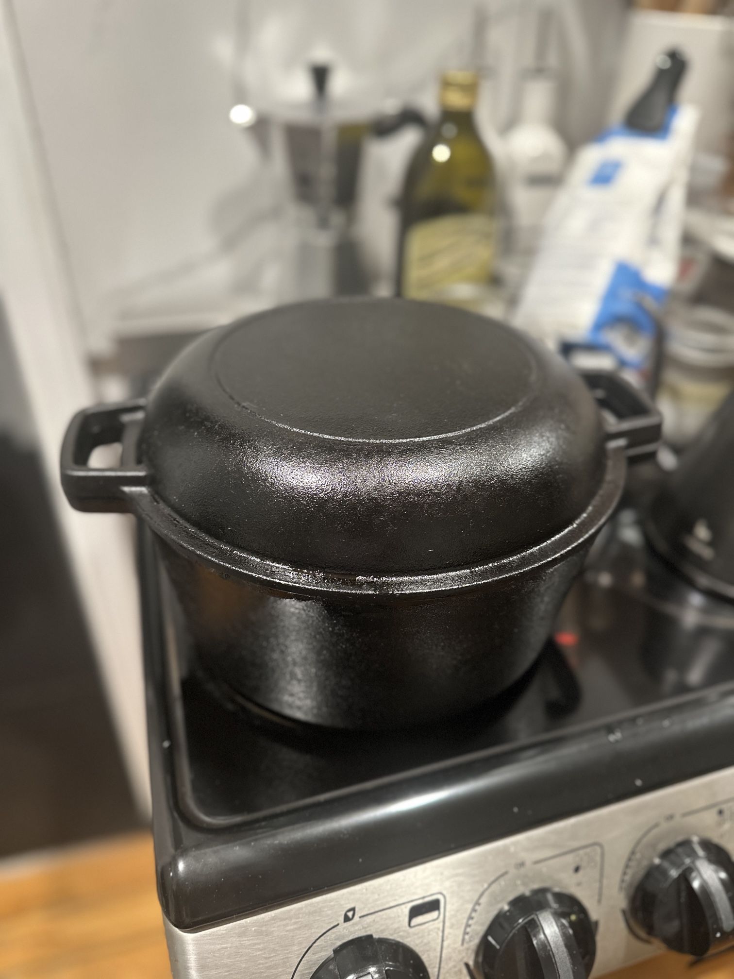 Cast Iron Dutch Oven Pot