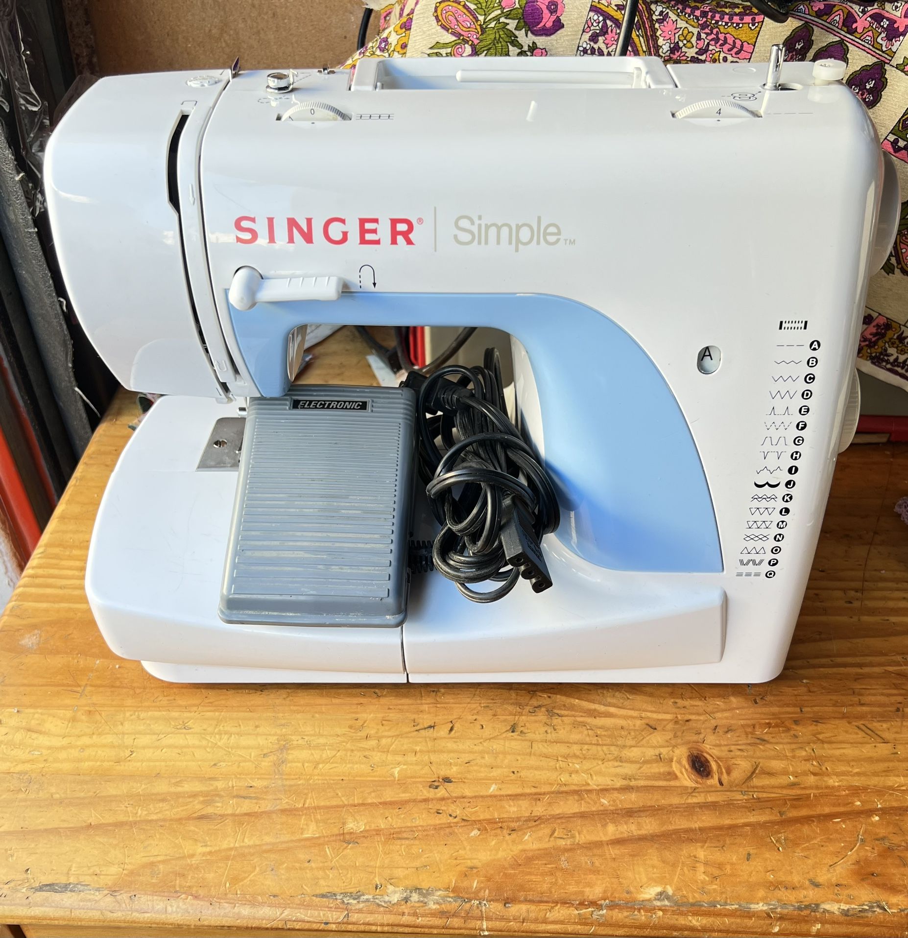 Singer Simple Traditional E99670 50T8 Sewing Machine W/ Foot Pedal And Fulley Serviced