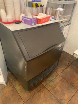 Ice maker machine
