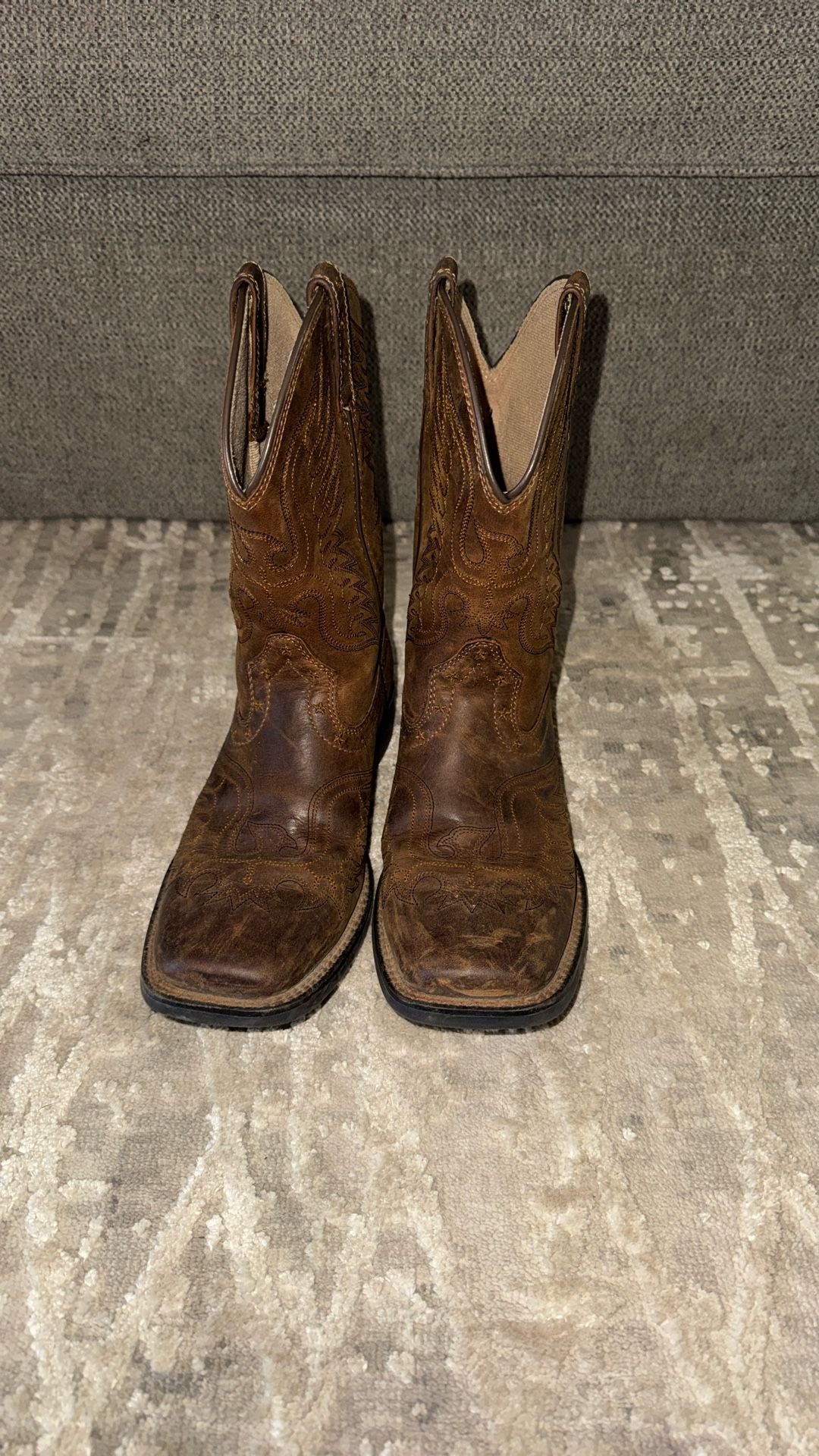 ARlAT Boots Kids Size 3