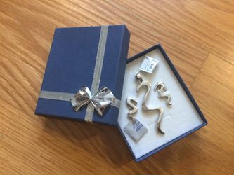 Silver earrings and pendant set