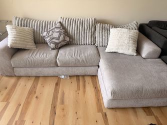 Sectional Sofa for Sale – $600