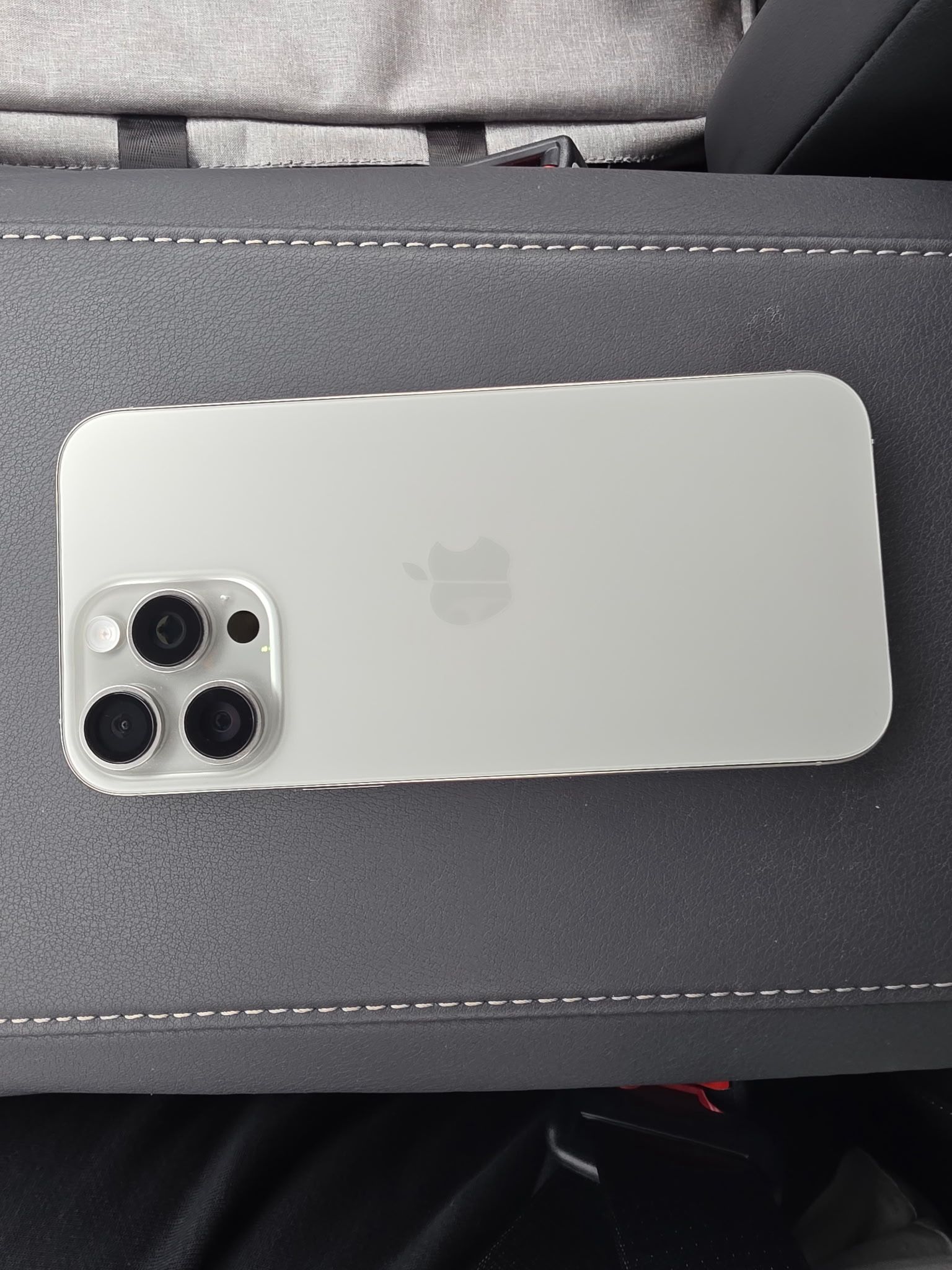 Apple iPhone 16 Pro Max - Natural Titanium 