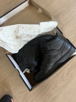 Jordan 1 Mid Triple Black