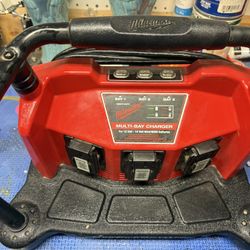 Milwaukee 3 Bay Battery Charger