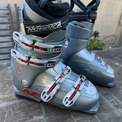 NORDICA EASY MOVE DOWNHILL SNOWSKI BOOTS SIZE 25 / 295 mm - Men US size 7 And Women US Size 8