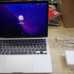 APPLE A2338 LAPTOP WITH CHARGER PRE OWNED 871915-1