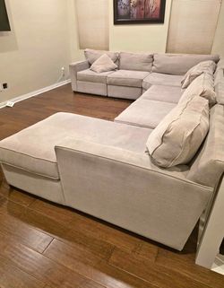 RADLY SECTIONAL COUCH