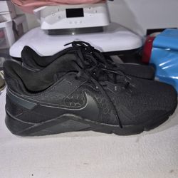 black Nike Legend Essential 2 Size 10 Womens