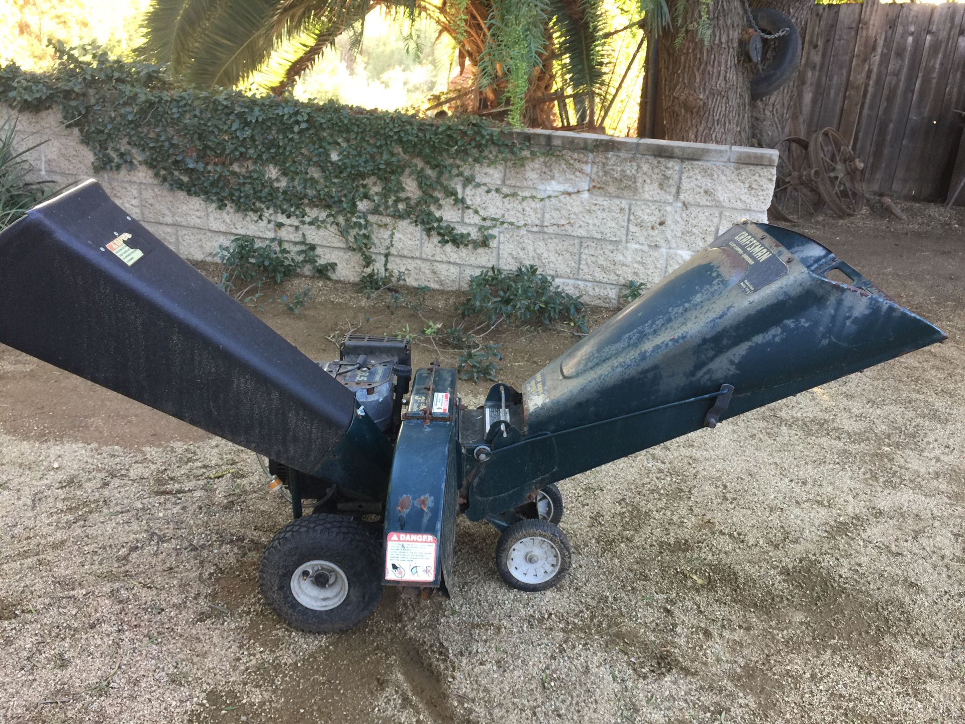 Craftsman 8.5hp chipper shredder with Tecumseh engine