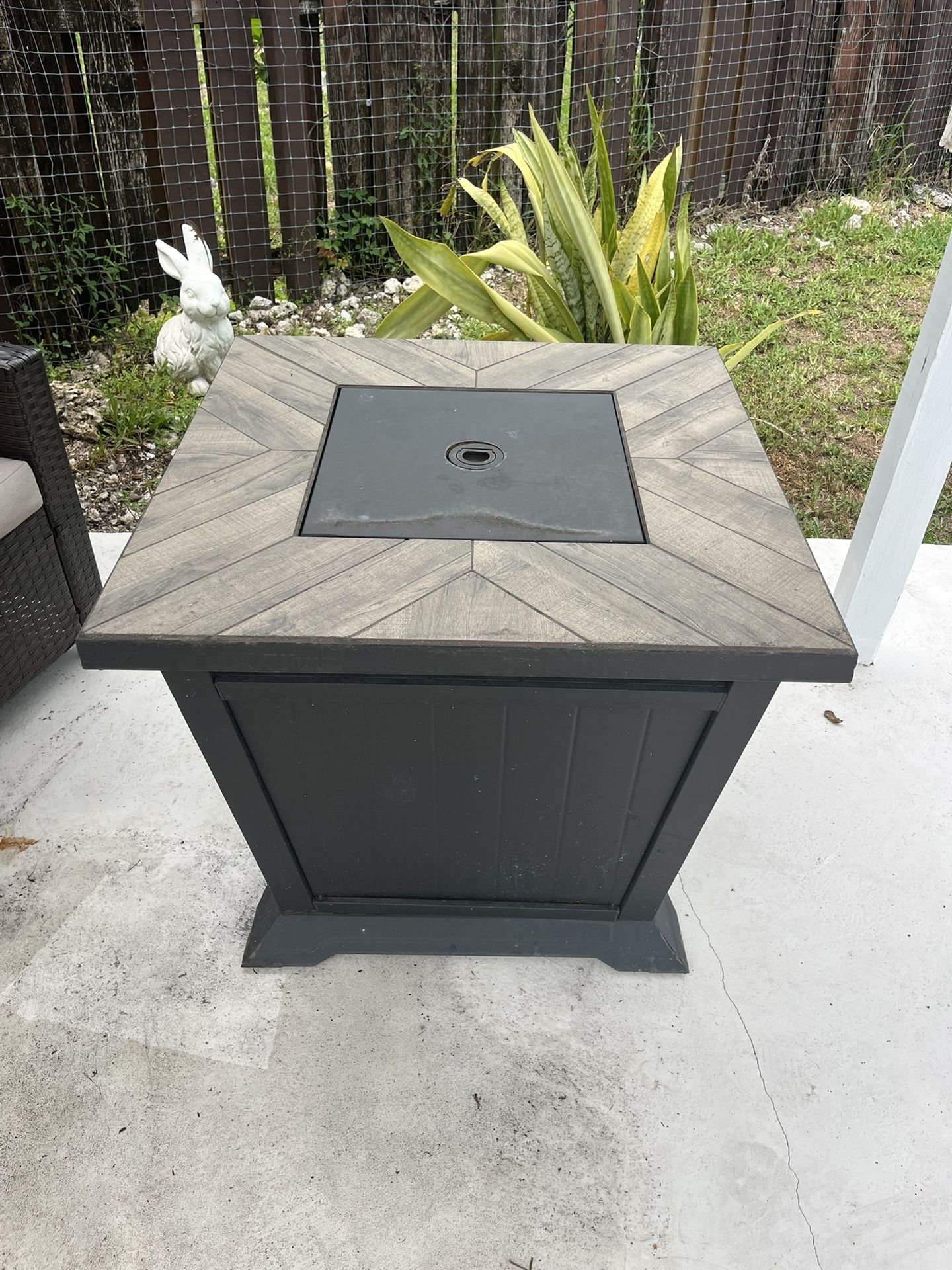 Gas fire pit