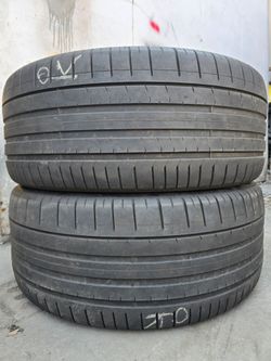 (2) 285 35 23 Pirelli Tires