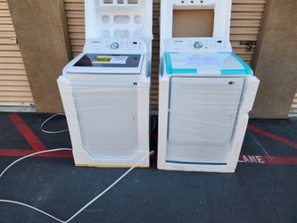 SAMSUNG TOP LOAD WASHER WITH AGITATOR, AND GAS DRYER