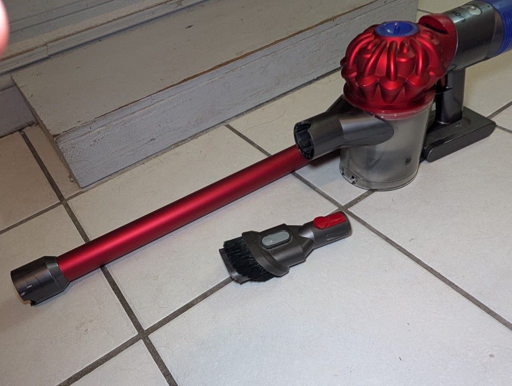 Dyson V8 Cordless Vacuum Gently Used New Battery