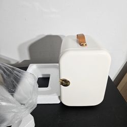 Portable Mini Fridge, 8 Liter AC/DC