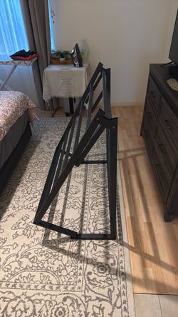 Twin XL-bed platform metal frame