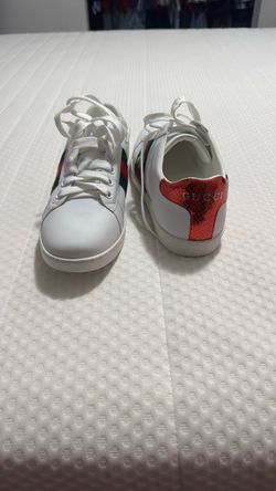 Shoes 9 sizes on man