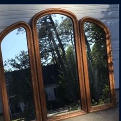 Mirror- Tri Fold. Very Sturdy. Excellent Condition. 52” overall Length. 48”  Height. 