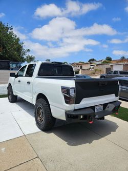 2017 Nissan Titan Crew Cab · SV Pickup 4D 5 1/2 ft