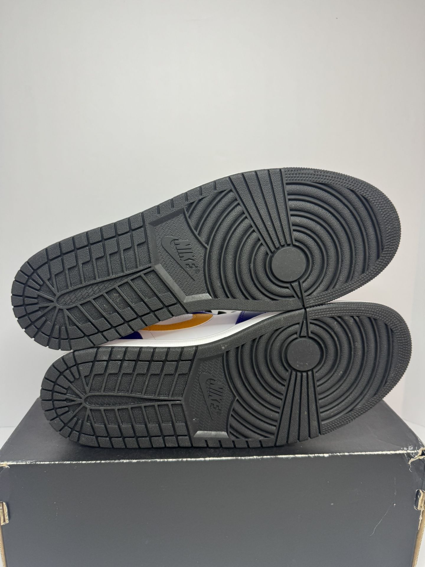 Air Jordan 1 Mids \