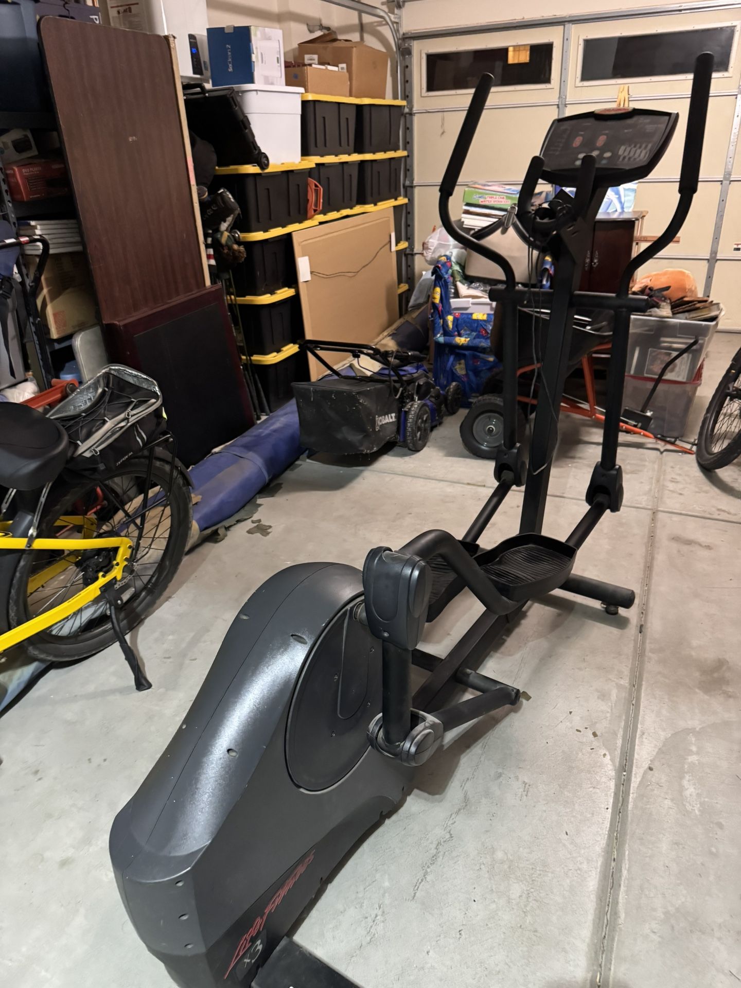 Life Fitness Electric Elliptical Fitness Machine