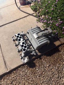 Ford GT 40 upper and lower intake