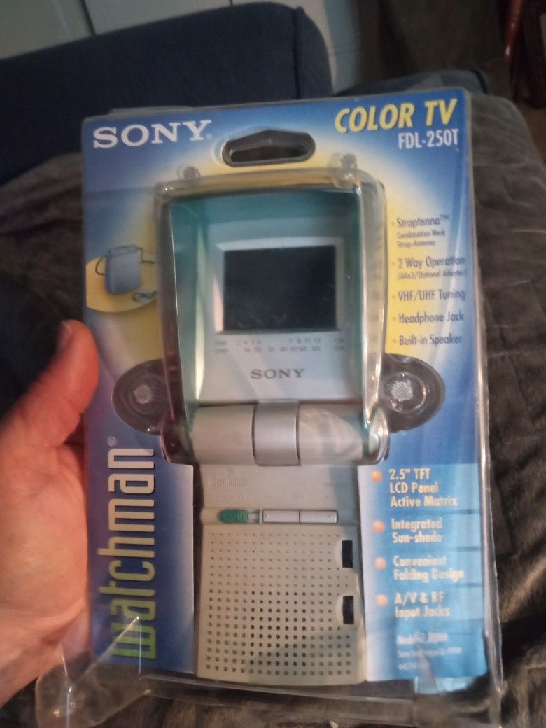 Retro Sony Watchman 2.5 Color Tv Vintage 1999 New Stock Still With Package
