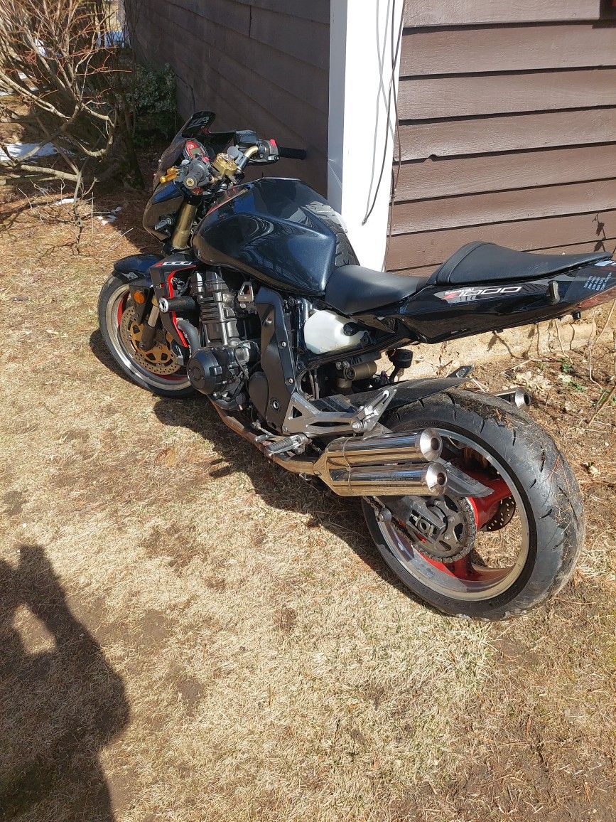 03 Kawasaki Z1000