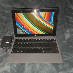 Microsoft Surface Rt 32gb Tablet With Grey Type Cover And Charger 