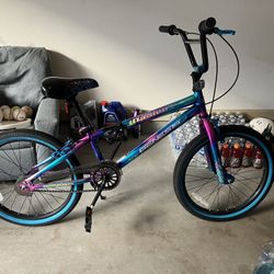Genesis Illusion Bicycle Excellent Condition