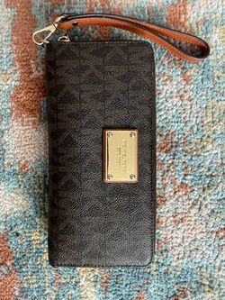 Michael kors Purse And Wallet for Sale in Modesto, CA - OfferUp