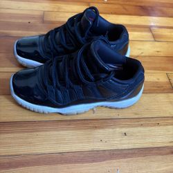 Jordan 11s Black And White Lows Size 5.5Y