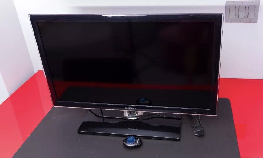 Samsung UN32D4000NDXZA-H304 32-Inch 720p 60Hz LED HDTV w/ Remote, Tested Working