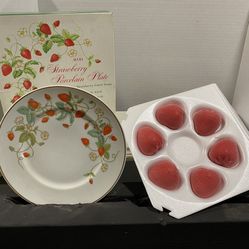 Avon Strawberry Plate With 6 Soaps