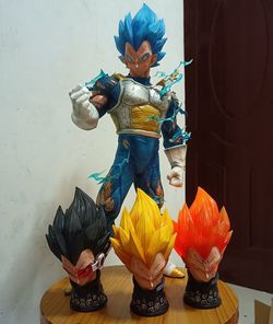 Dragon Ball Vegeta anime big figure(one head can lighting)- with 4 heads
Dragon Ball Vegeta anime big figure with 4 heads