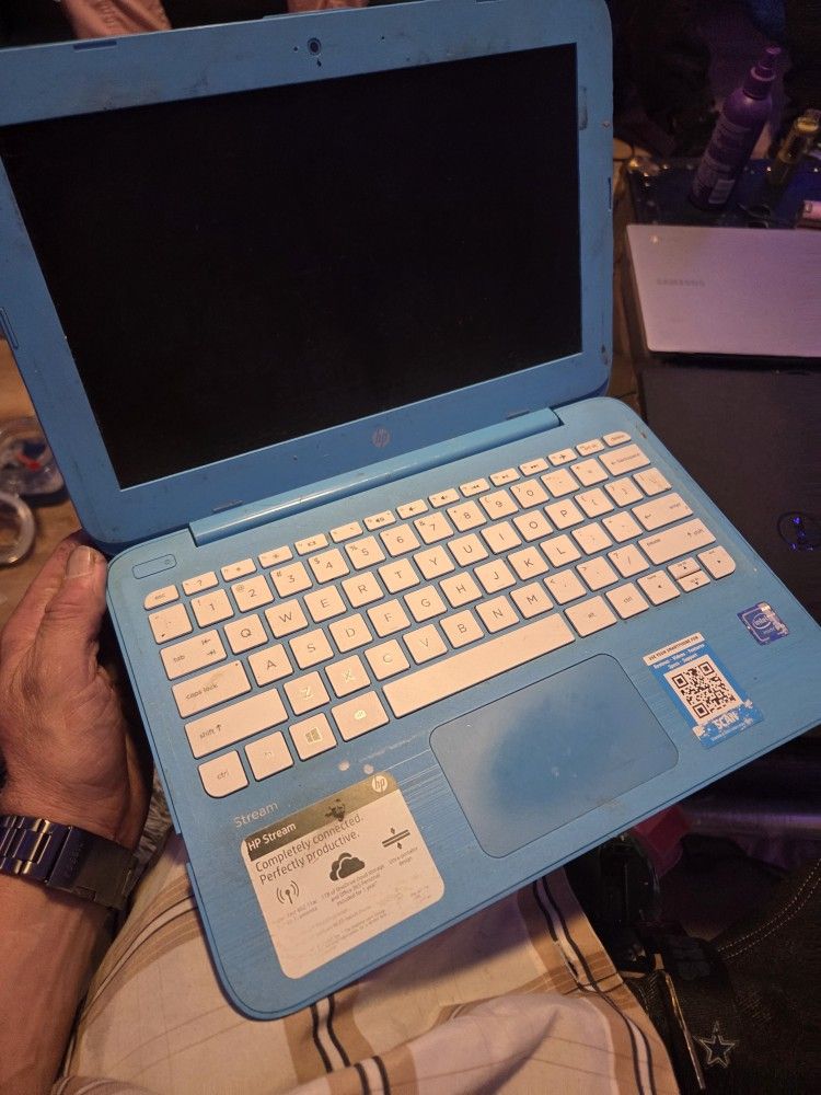 HP Stream 14" (32GB, Intel Celeron N3060, 1.6GHz, 4GB) Notebook - Blue