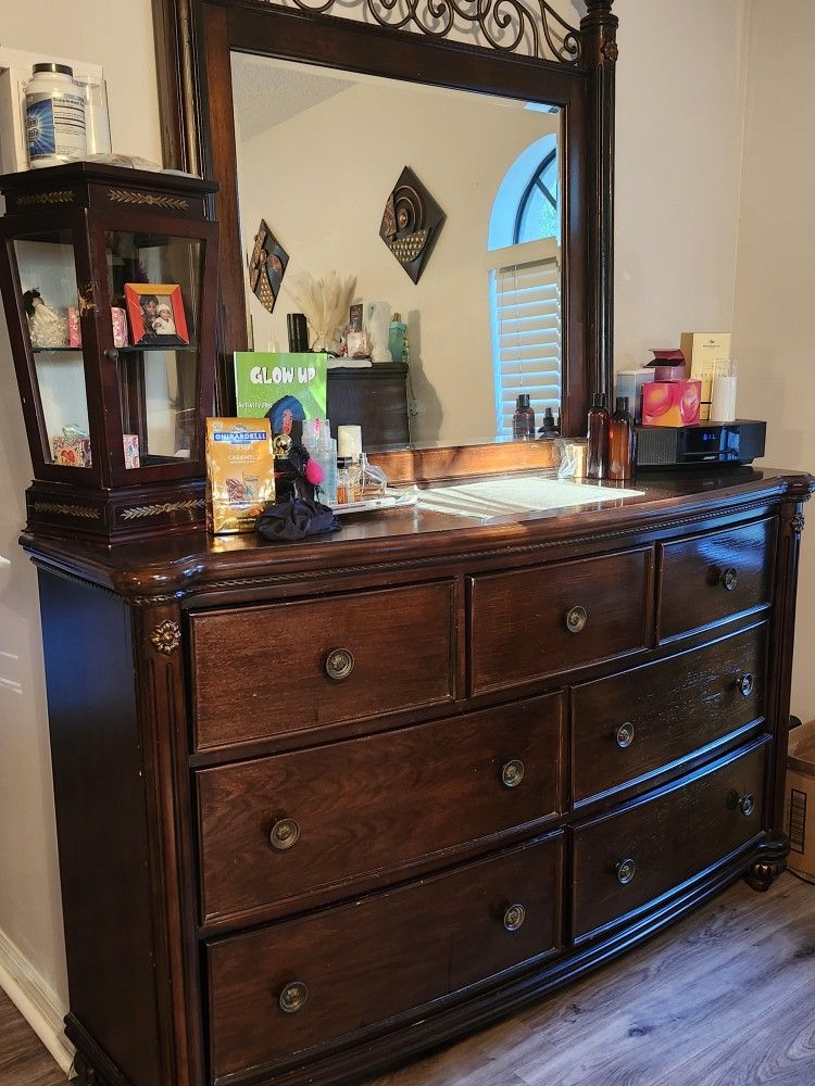 Bedroom Dresser Mirror And Chest