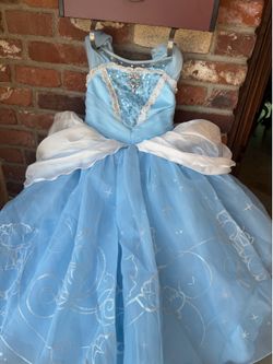 Disney Cinderella dresss size 5/6 light used