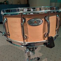 Pearl Sensitone 6.5x14 Maple Snare Drum/ Roadrunner Case