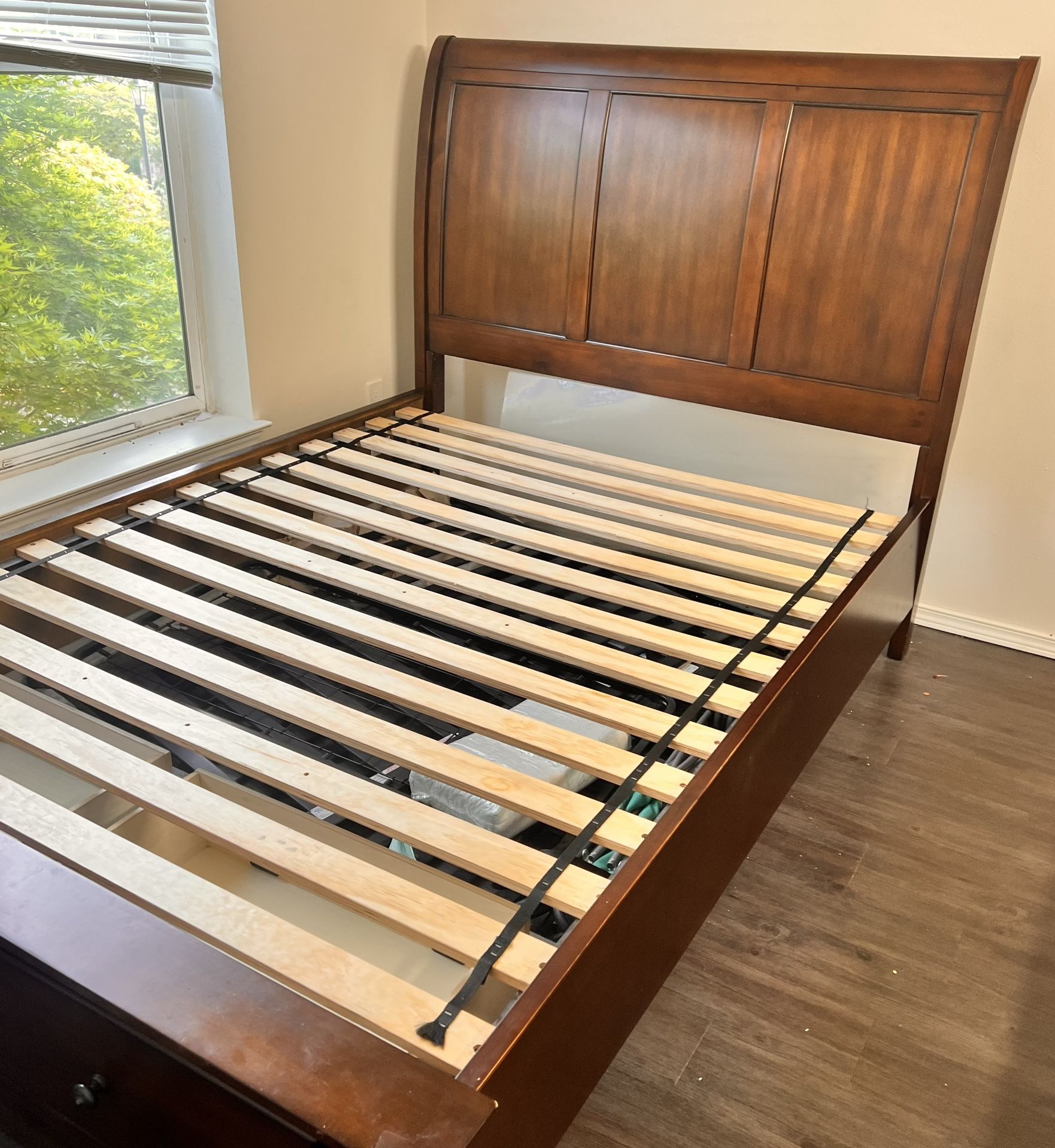 Gorgeous Queen Size Bed Frame