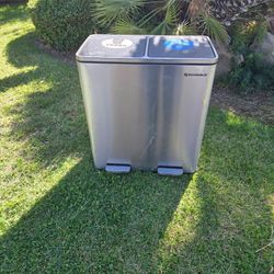 Dual trashcan!