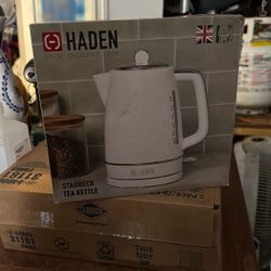Starbeck 1.7 Liter (7 Cup) Cordless Electric Kettle with Auto Shut-Off! $40