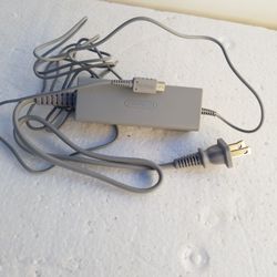 NINTENDO WII U  CHARGER  FOR  PORTABLE  CONSOL OEM