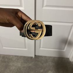 Gold symbol Gucci belt 