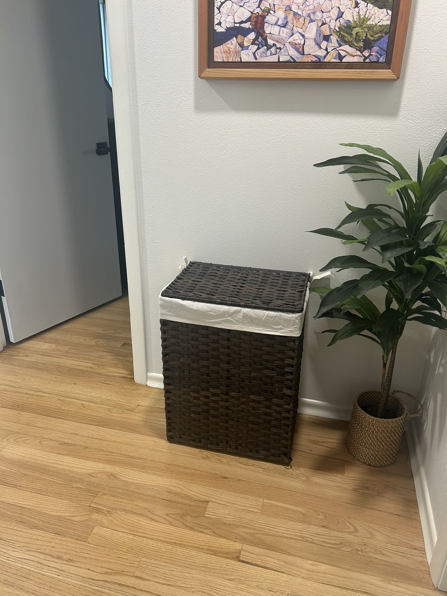 Large Brown Hamper With Liner