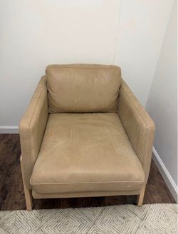 BROWN LEATHER LOUNGE CHAIR